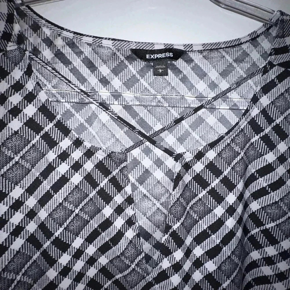 Express Black and White Short Sleeve Blouse - Picture 4 of 10